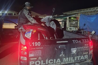 Policiais com motocicleta