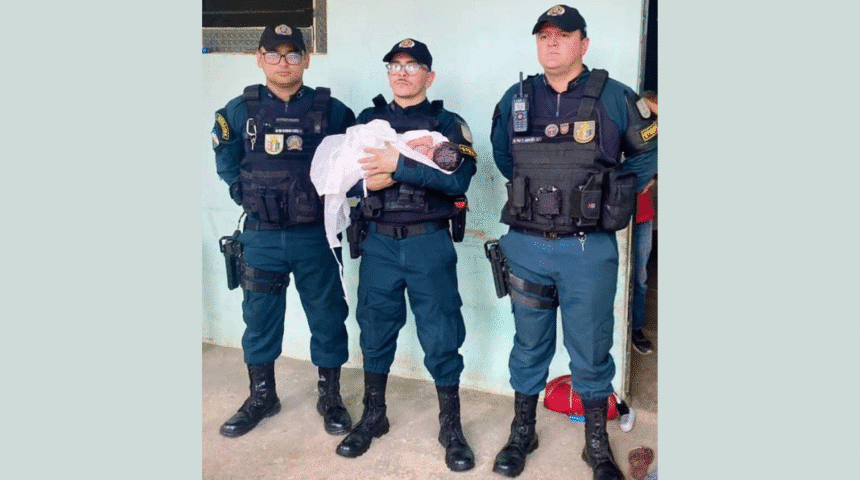 Policias fazem o parto de uma mulher em roraima, foto com a crianca no colo viraliza