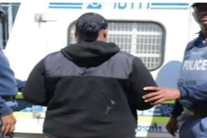 mulher presa na africa por fraude de pensão
