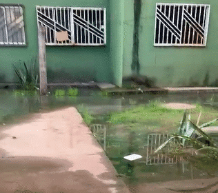 Esgoto estourado em Boa Vista gera revolta