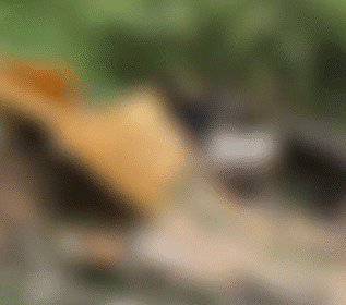 Corpo de homem é encontrado envolvido em colchão. Polícia Civil investiga o caso