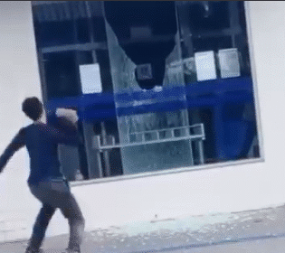 Homem comete vandalismo em Pacaraima