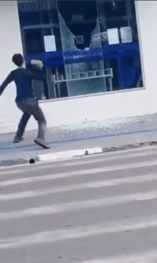 Homem comete vandalismo em Pacaraima