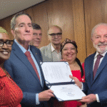 Brasil elimina transmissão do HIV de mãe para filho