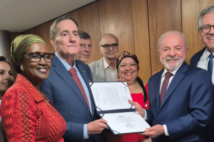 Brasil elimina transmissão do HIV de mãe para filho