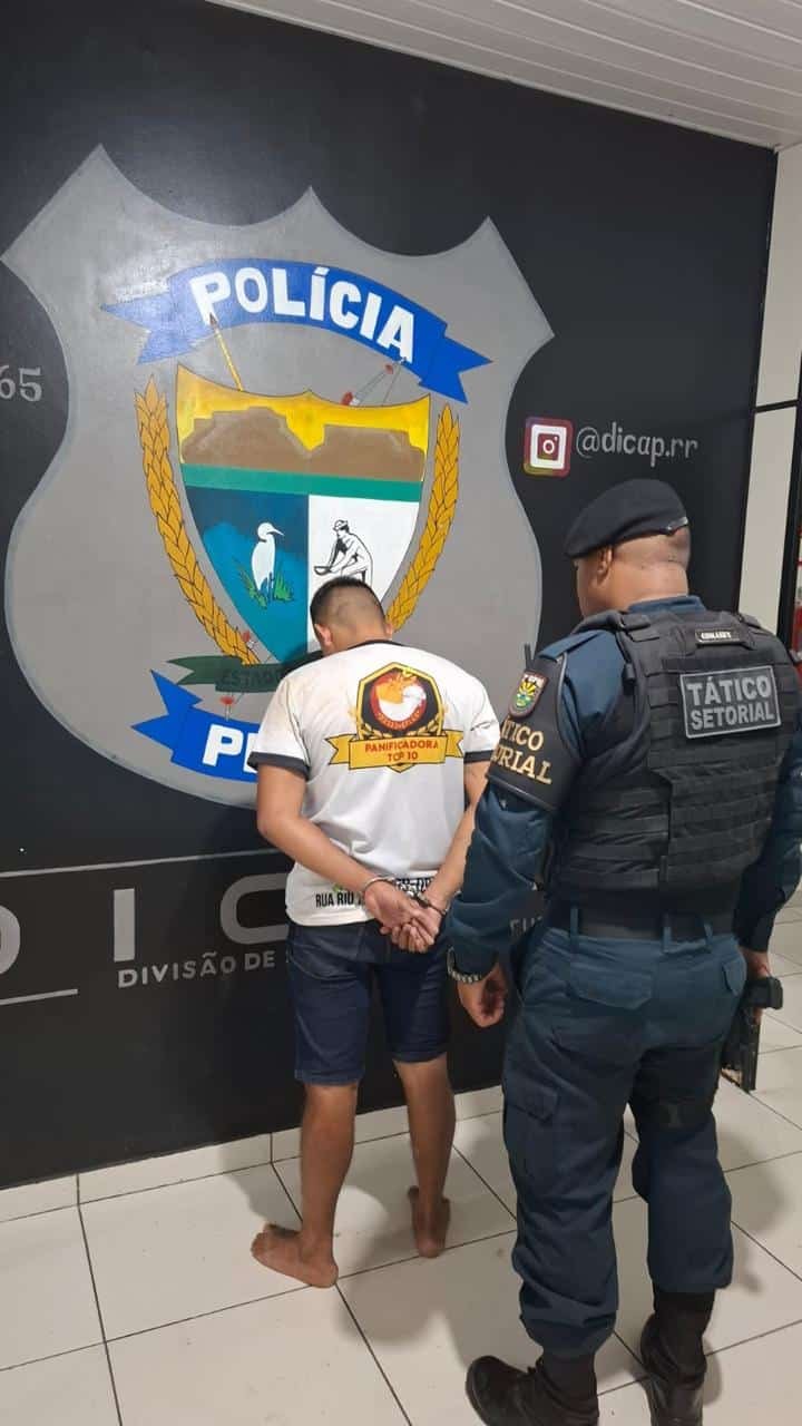 Homem em prisão domiciliar detido