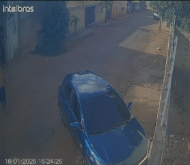 Mulher tenta atropelar companheiro no Joquei Clube