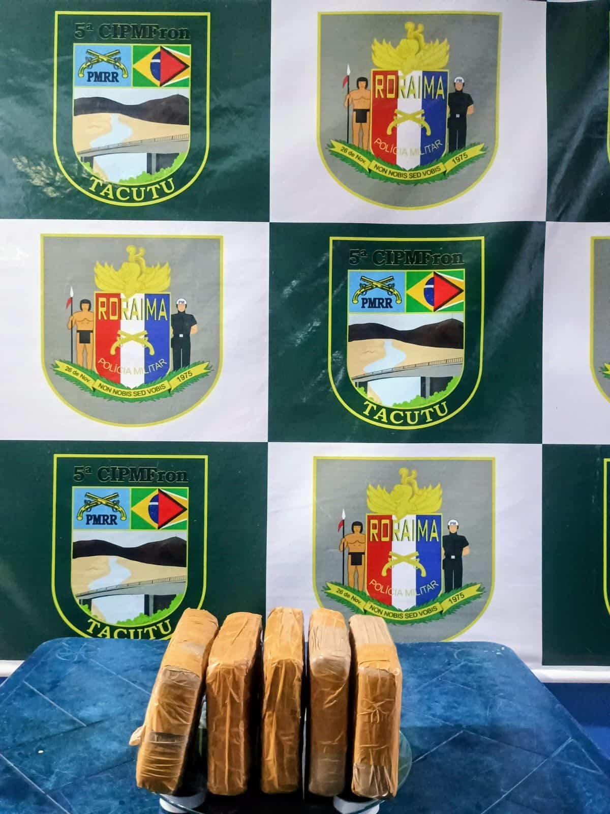 Adolescente apreendida com cinco barras de maconha em Bonfim