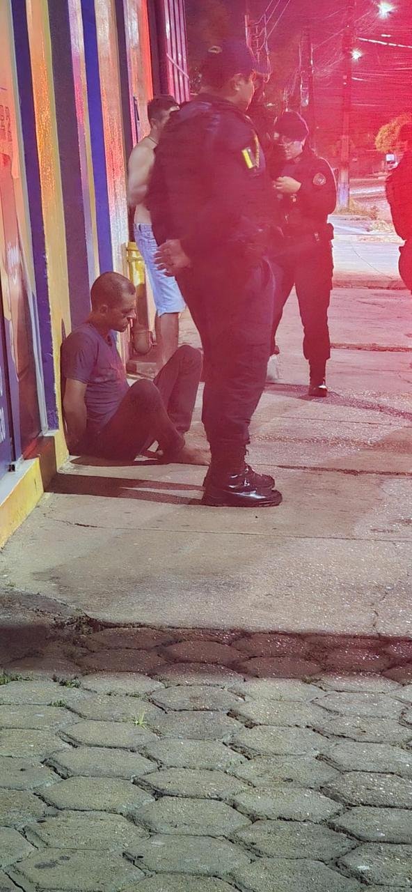 Homem invade churrascaria no Mecejana e é preso