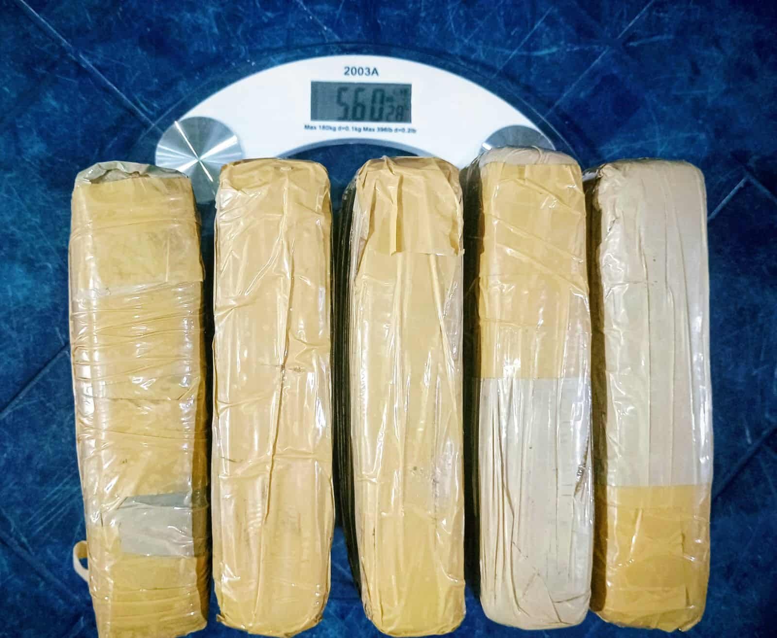 Adolescente apreendida com cinco barras de maconha em Bonfim