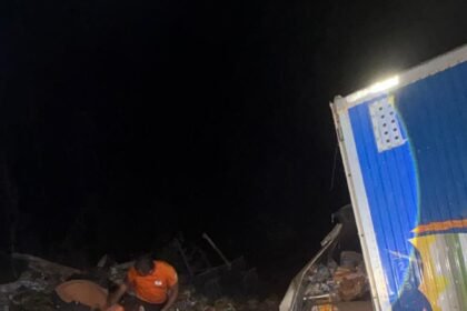 Caminhões do Programa Cesta da Família