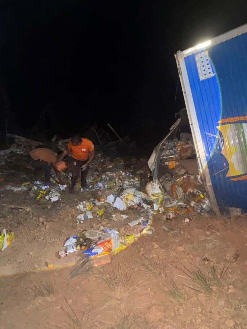 Caminhões do Programa Cesta da Família