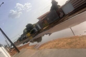 Esgoto a céu aberto na Rua Libra