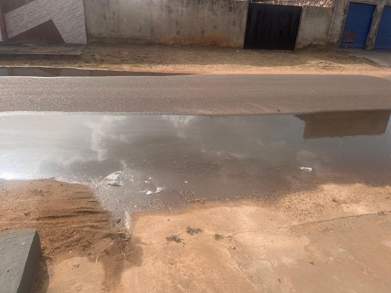 Esgoto a céu aberto na Rua Libra preocupa moradores