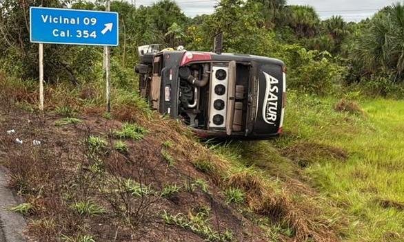 congestionamento após ônibus da Asatur tombar na BR-174