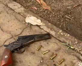 Irmãos presos com arma artesanal