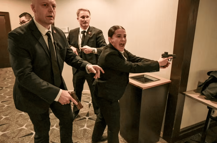 momento do ataque a tiros contra Donald Trump