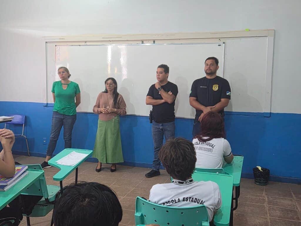 Adolescentes apreendidos no bairro Caranã