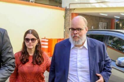 Caso Ed motta. Ed Motta indo depor na polícia