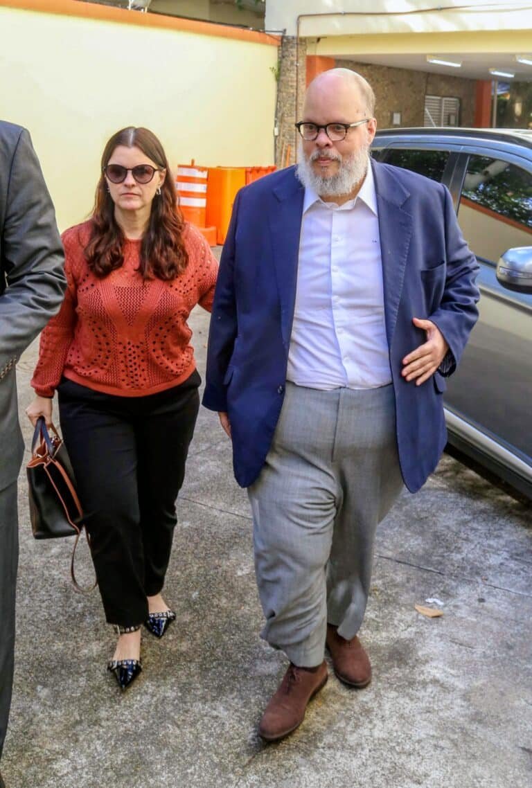 Caso Ed motta. Ed Motta indo depor na polícia