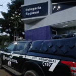 Homem preso por tentar estrangular companheira