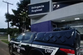 Homem preso por tentar estrangular companheira