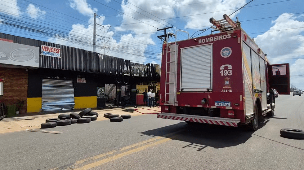Incêndio na avenida Ataíde Teive