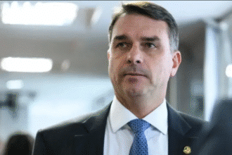 emenda de Flávio Bolsonaro para miliciano