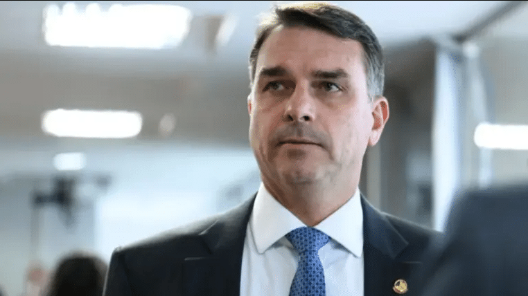 emenda de Flávio Bolsonaro para miliciano